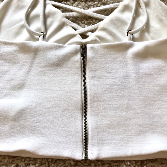 ❗️SOLD ❗️ F21 Off-White Cami Crop Top - Picture 4 of 6